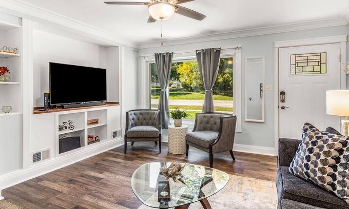 Downers Grove Casa | Downers Grove FHS Rental