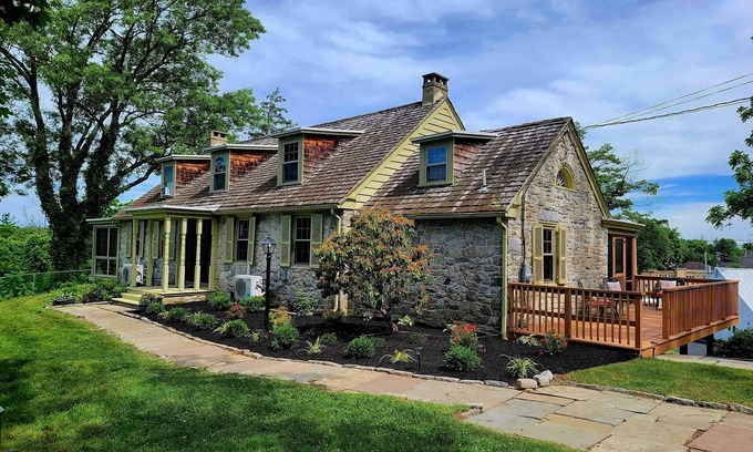 Downingtown Casa | Downingtown Manor | 1900s Farmhouse w/ Creek Views