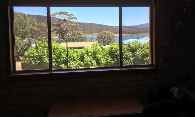 Anglers Reach Apartamento | Downstairs unit to sleep 4 with mountain and Lake views.