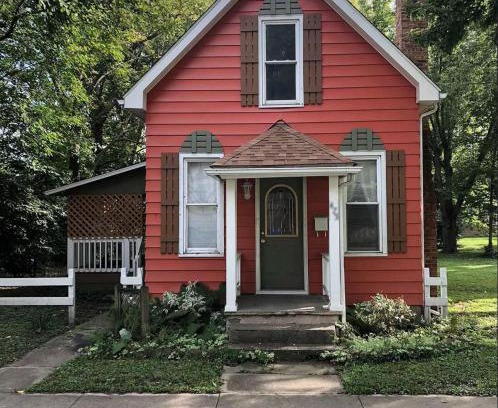 Wabash Casa | Downtown 2 Bedroom Cottage, Sleeps 6, Walking Distance to Honeywell, Downtown Restaurants, Shopping