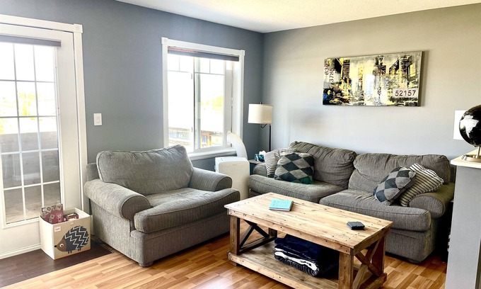 Fort McMurray Condominio | Downtown 2b/2b Condo w/Balcony/Bbq/Laundry/View!
