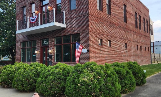Paducah Condominio | DOWNTOWN 2ND FLOOR LUXURIOUS CONDO 3 BLOCKS OFF BROADWAY IN A QUIET NEIGHBORHOOD