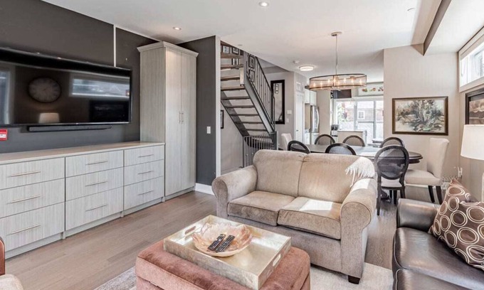 Little Italy Casa | Downtown 3-Story Exec Townhouse - Free Parking!