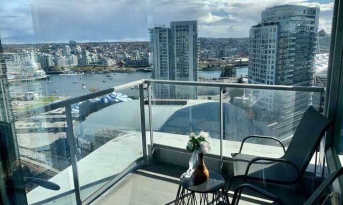 Gastown Apartamento | Downtown 3br/2ba+Views+Skytrain+Free Parking