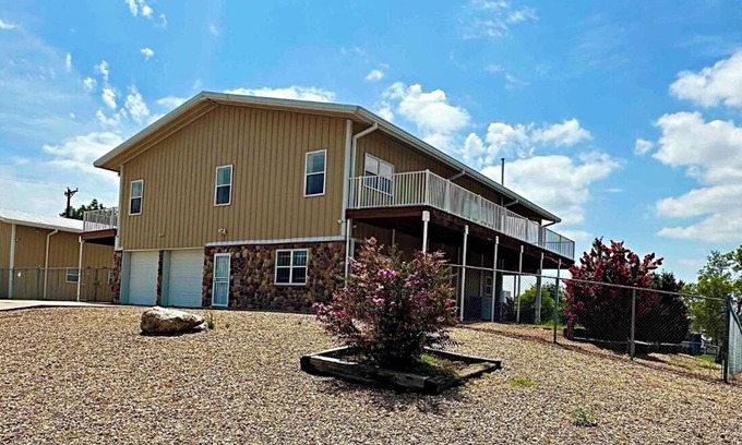 Roswell Casa | Downtown 4-bedroom house with views and lots of space