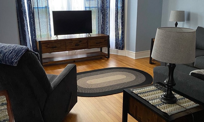Alexandria Bay Casa | Downtown Alexandria Bay & Right on the St.Lawrence River