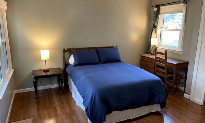 Ames Casa | Downtown Ames Peaceful Getaway