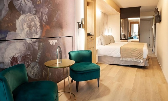 Sant Nicolau Hotel | Downtown and Stylish Accommodation Close to Royal Palace of La Almudaina!
