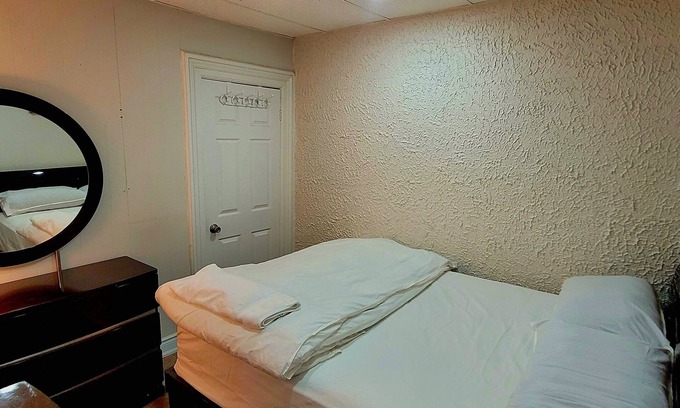 Bowmanville Apartamento | Downtown Apartment 6-7 People