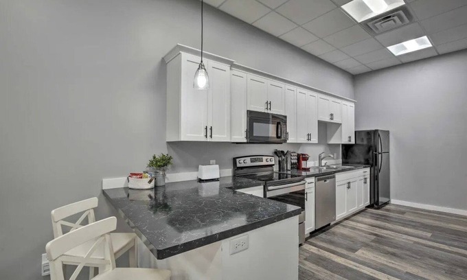 Albert Lea Apartamento | Downtown Apartment next to Lake & Hospital