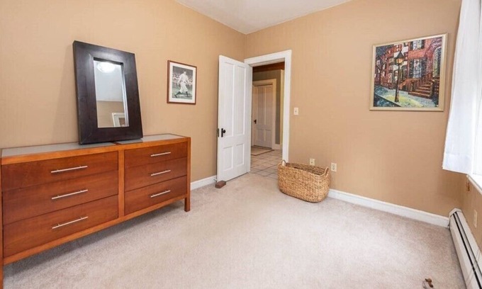 Groton Apartamento | Downtown Apartment, walk to restaurants, cafes and walking trails