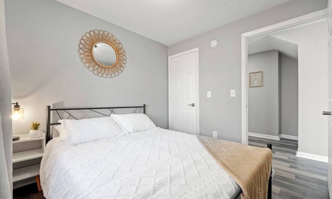 Fort Wayne Apartamento | Downtown Apt w Free Parking by Electric Works!