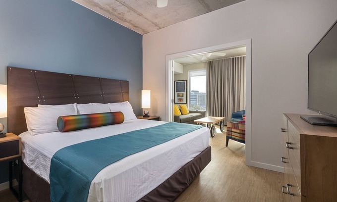 West End Complejo | CENTRO Austin con ROOFTOP, piscina y área de barbacoa, pozo de fuego, incluso un gimnasio: lo tenemos todo