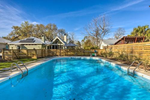 Bay St Louis Apartamento | Downtown Bay St Louis Apt Less Than 1 Mile to Coast!