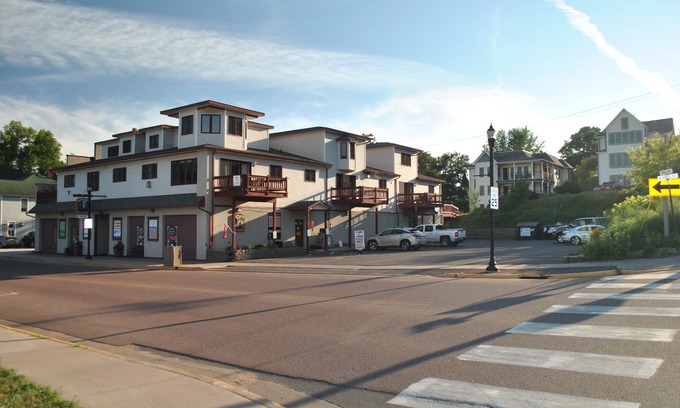 Bayfield Condominio | Washington Condo # 203 DTN Bayfield ¡Capacidad para hasta 8 vistas al lago!