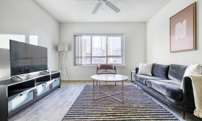 West Bellevue Apartamento | Downtown Bellevue 2BR w WD Storage nr Shops SEA-221