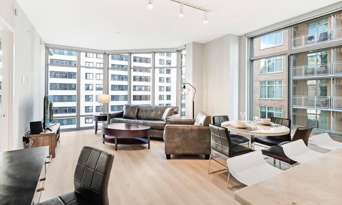 Woodmont Triangle Apartamento | Downtown Bethesda | Pet-friendly| NIH Close by | by GLS