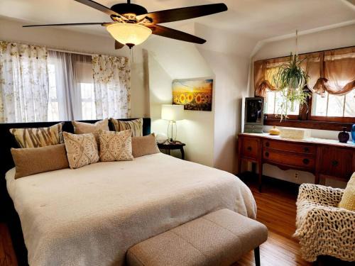 La Crosse Casa | Downtown Boho Home wOffice Yoga StudioKing Bed