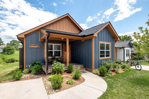 Brevard Casa | Downtown Brevard 5BR Retreat & Cyclists Dream