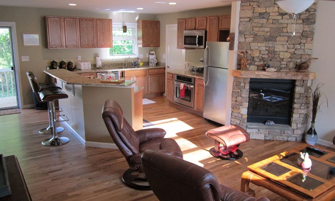 Brevard Cabaña | Downtown Brevard Cottage - Jacuzzi / Eco / Mascotas
