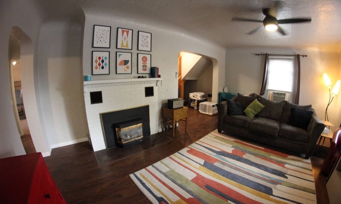 Farmington Casa | Downtown Bungalow-Entire House in Down town Farmington
