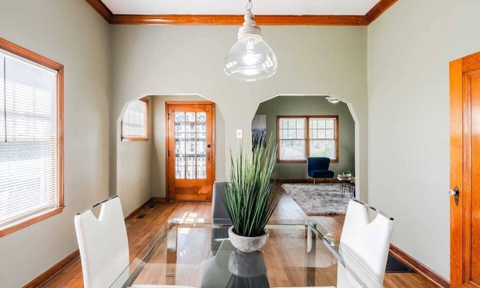 Riverview Casa | Downtown Bungalow | Fully Updated | Best KC Views