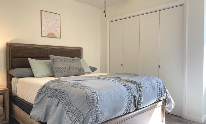 Cody Casa | Downtown Cabin- pet friendly, walking distance to Mentock Park