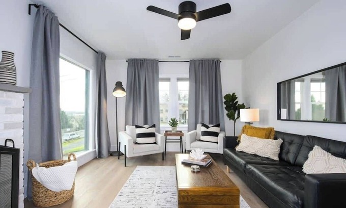 Camas Apartamento | Downtown Camas Stay – Walkable, 15 Min to PDX