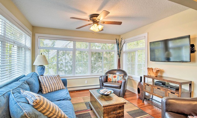 Charlevoix Casa | ¡NUEVO! Downtown House - 0. 4 millas al lago Michigan!
