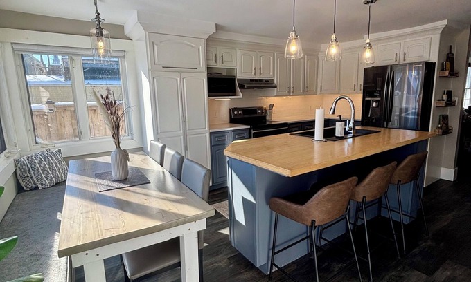 Queens Square Casa | Downtown Charlottetown Retreat