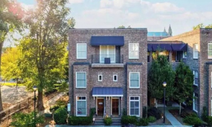 Greensboro Condominio | Downtown Charmer