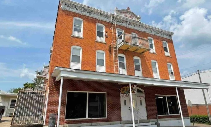 Columbus Junction Casa | Downtown Columbus 2 bedroom unit with great views!
