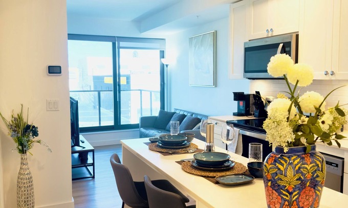 Crescent Heights Condominio | Downtown Condo, Stylish & Comfy