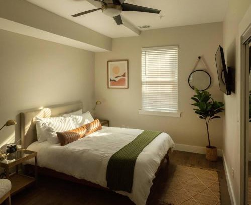 Old West Broad Neighborhood Apartamento | Downtown, contemporary, 2 bedroom, Roof Terrace! 4A