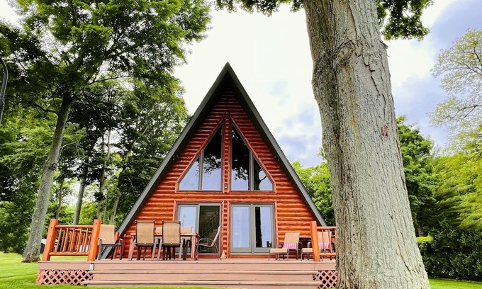 Newaygo Cabaña | Downtown Cottage w/ Muskegon River Frontage!