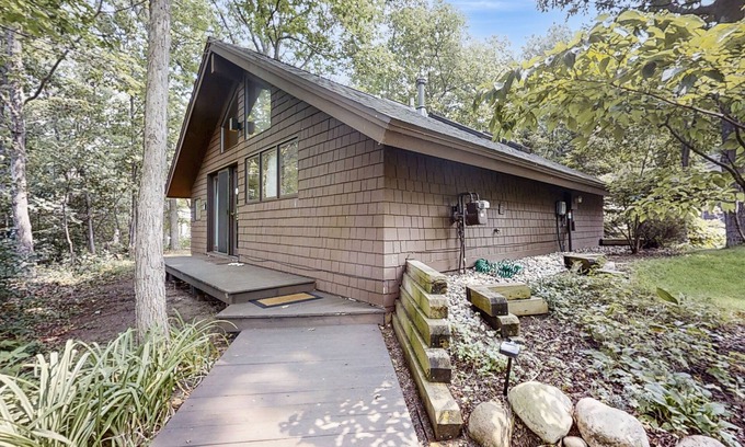 Glen Arbor Cabaña | Downtown cottage with nearby beach access, a grill, deck, & washer/dryer