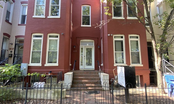 Shaw Casa | Downtown DC in the middle of everything no car needed 5to9 minutes walking place