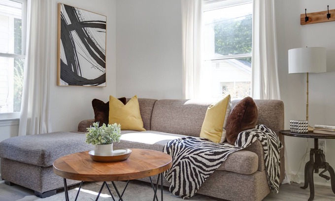 Downtown Casa | Downtown Delight - Stylish Private Walk to City Center