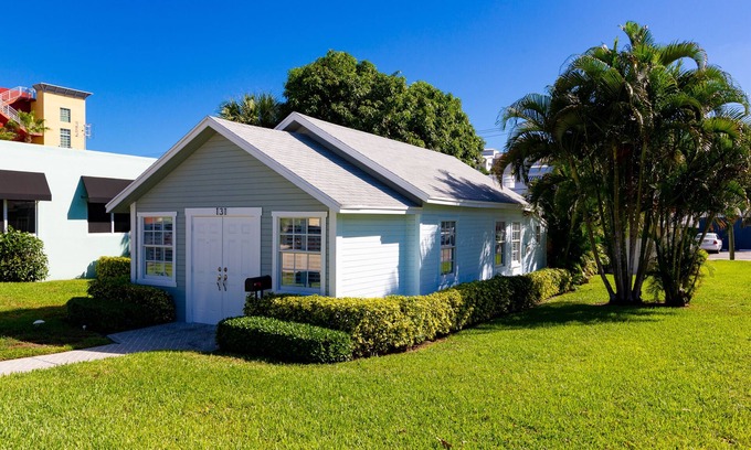 Pineapple Grove Arts District Casa | Downtown Delray Beach Vintage Cottage