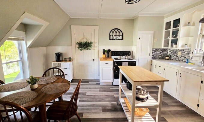 Waterville Apartamento | Downtown Den | Sleeps 3 | Washer/Dryer