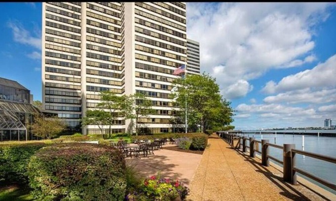 Detroit Apartamento | #Downtown Detroit Luxury Apartment with Riverview of Canada