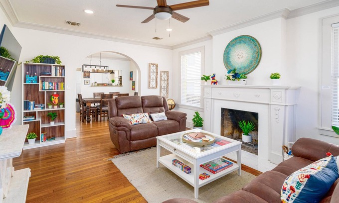 Alta Vista Casa | Downtown Dreaming *️ 3/2 Entire House *️River Walk*️Alamo