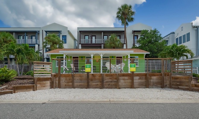 Downtown Dunedin Cabaña | Downtown Dunedin Cottage Near Beaches + Breweries