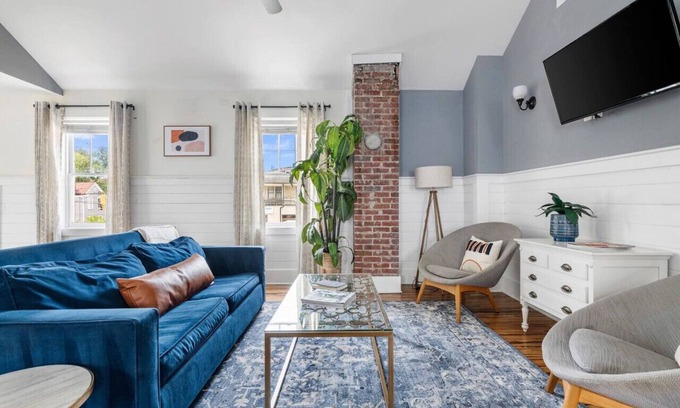 Downtown Charleston Casa | Downtown Duplex - Spring St - Sleeps 26