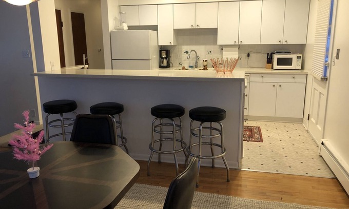 Grand Haven Casa | Downtown Duplex Upper with garage