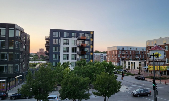 Lower East Side Condominio | Downtown Eastside gem near Fiserv Forum Water St Brady St