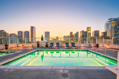 Historic Core Apartamento | Downtown Escape - 2BR w Skyline Views & Hot Tub