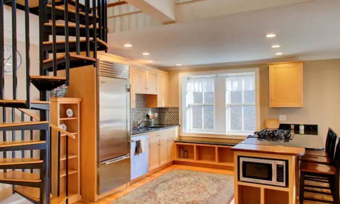 Portsmouth Apartamento | Downtown Escape ❤️ Deck, Fireplace, 95 WalkScore