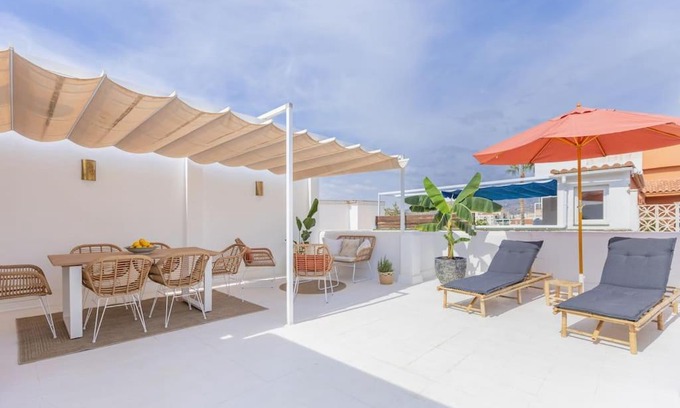 La Goleta Apartamento | Downtown flat with 46 sqm private rooftop terrace
