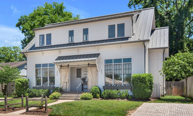 Historic Downtown Franklin Casa | Downtown Franklin Farmhouse 2. Steps to Dining, Shops & Cafes